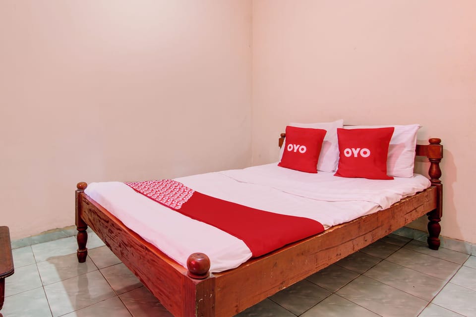 Standard Double Room | Desk, laptop workspace, WiFi (free), bed sheets