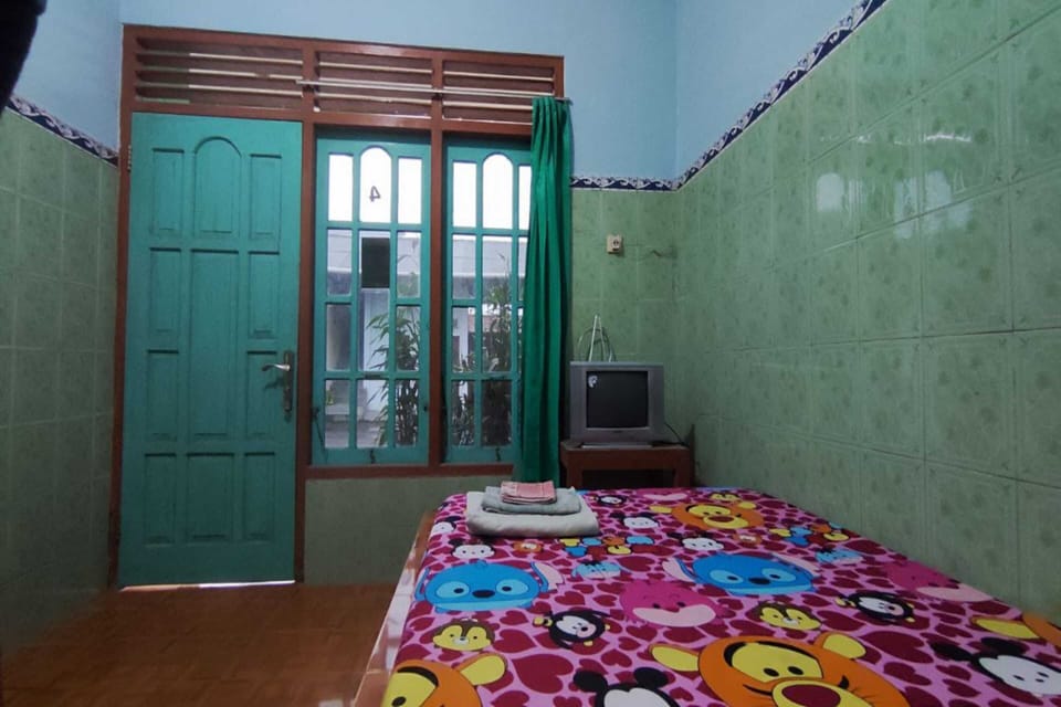 Standard Double Room | Laptop workspace, free WiFi, bed sheets