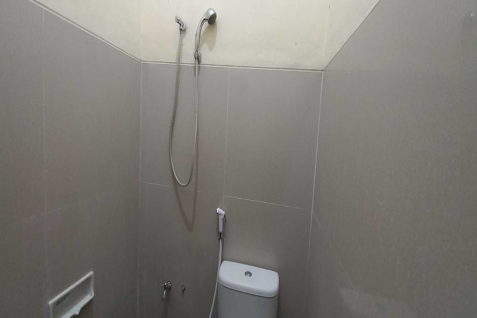 Deluxe Double Room | Bathroom | Shower, towels
