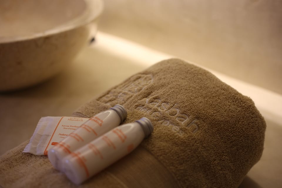 Superior Room | Bathroom | Bathtub, slippers, towels