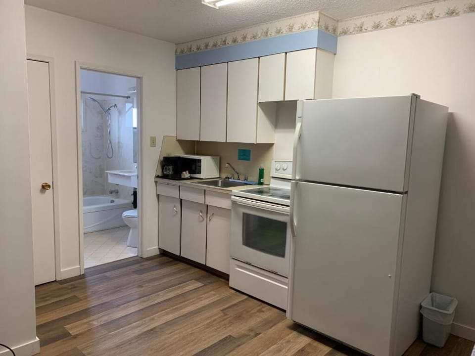 Family Suite | Private kitchen | Full-size fridge, microwave, coffee/tea maker, cookware/dishes/utensils