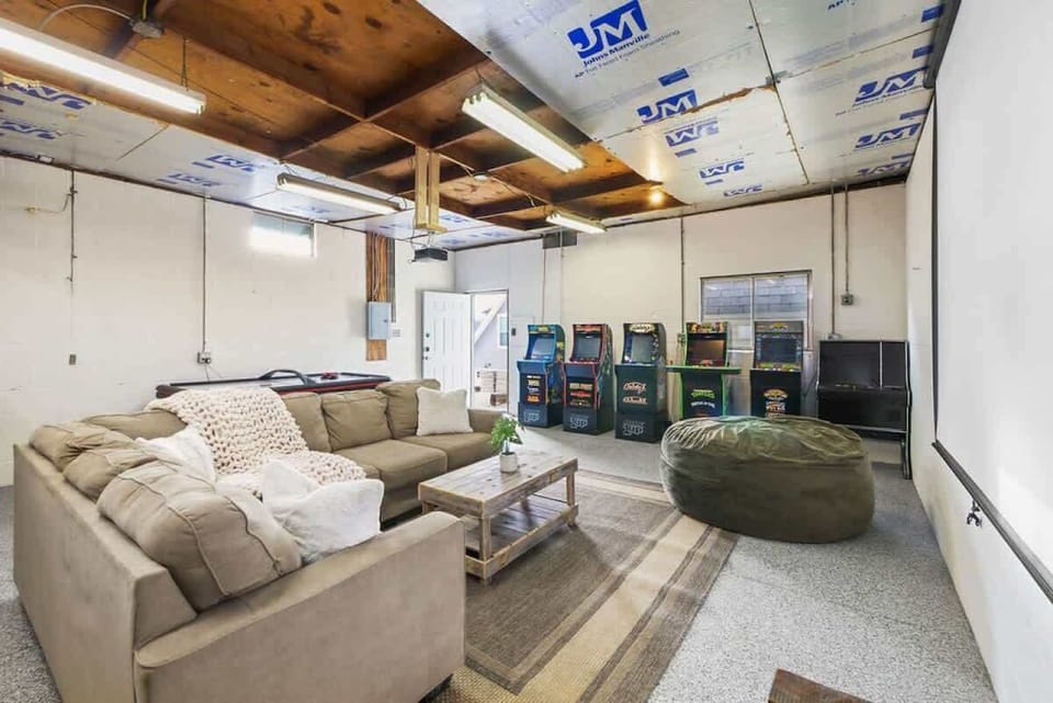 Casual game/lounge space w/ seating & open layout for entertainment