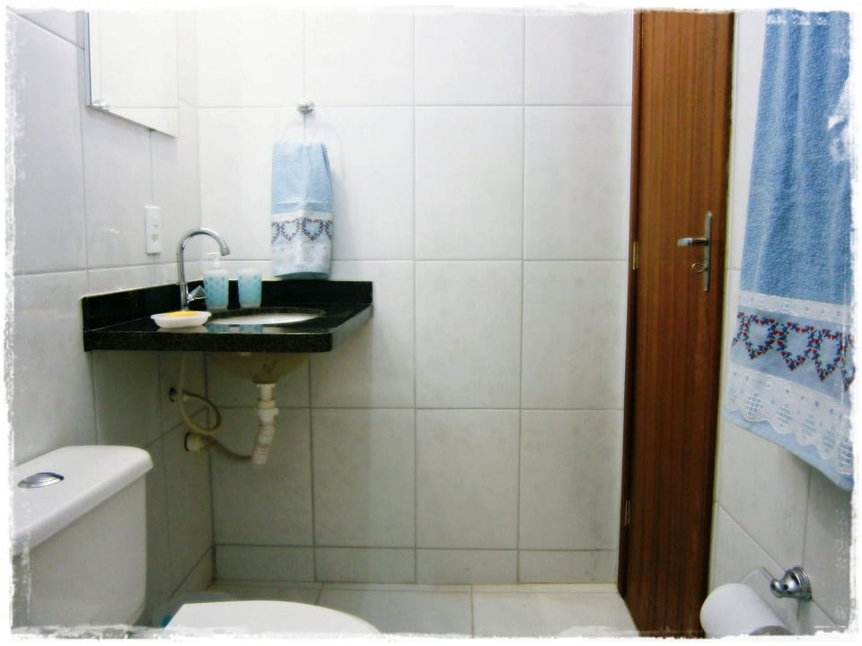 Suite | Bathroom | Shower, rainfall showerhead, towels, soap