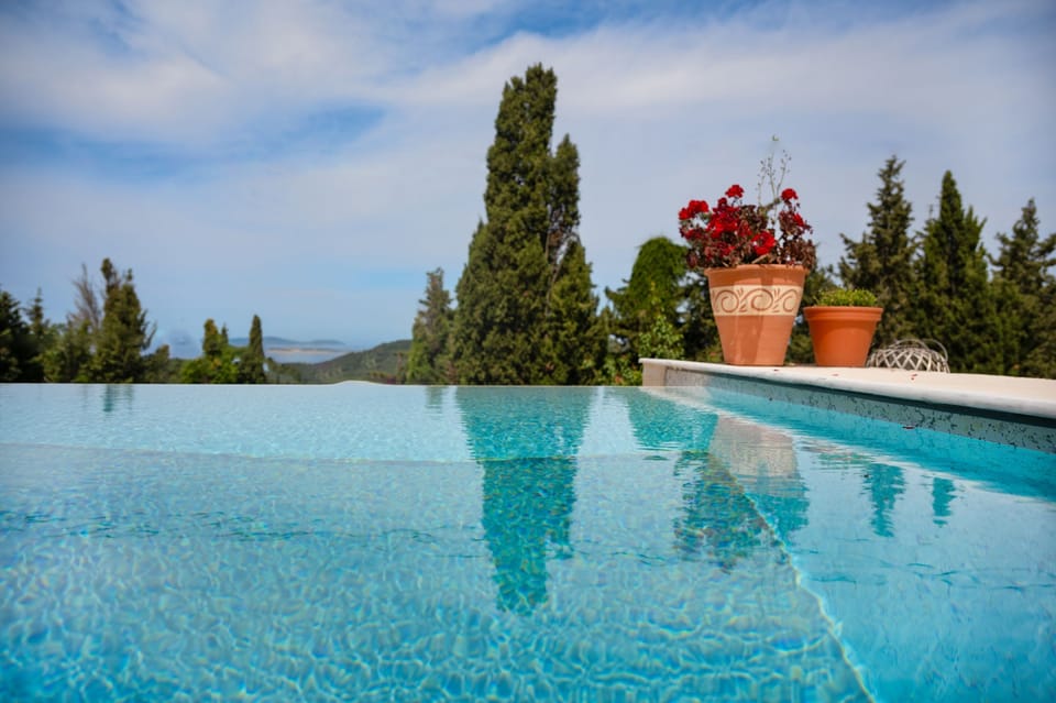 Pool and sea view