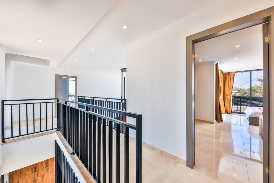 Elegant hallway vibes