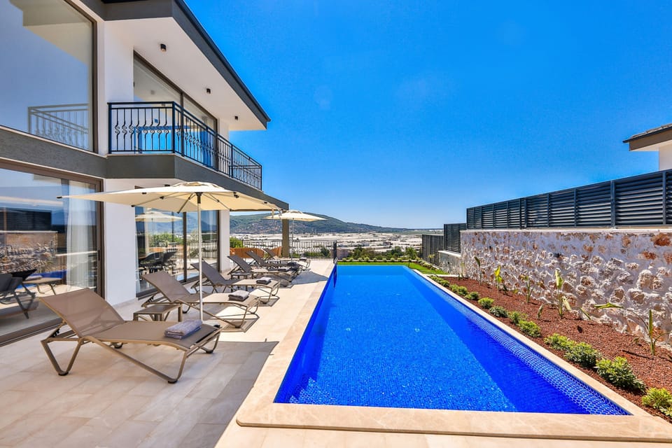 Etoo %2D Pool paradise