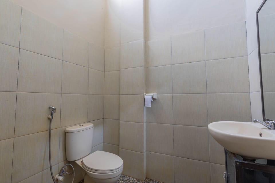 Deluxe Double Room | Bathroom | Shower, bidet, towels