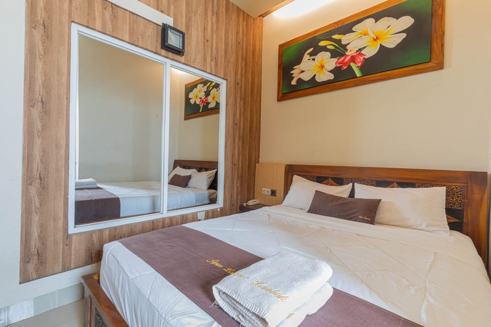 Deluxe Double Room | In-room safe, WiFi (free), bed sheets