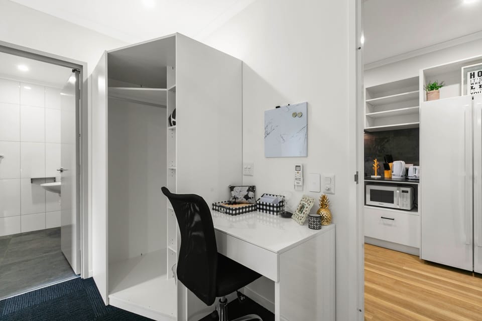 Desk, laptop workspace, WiFi (free), individually furnished