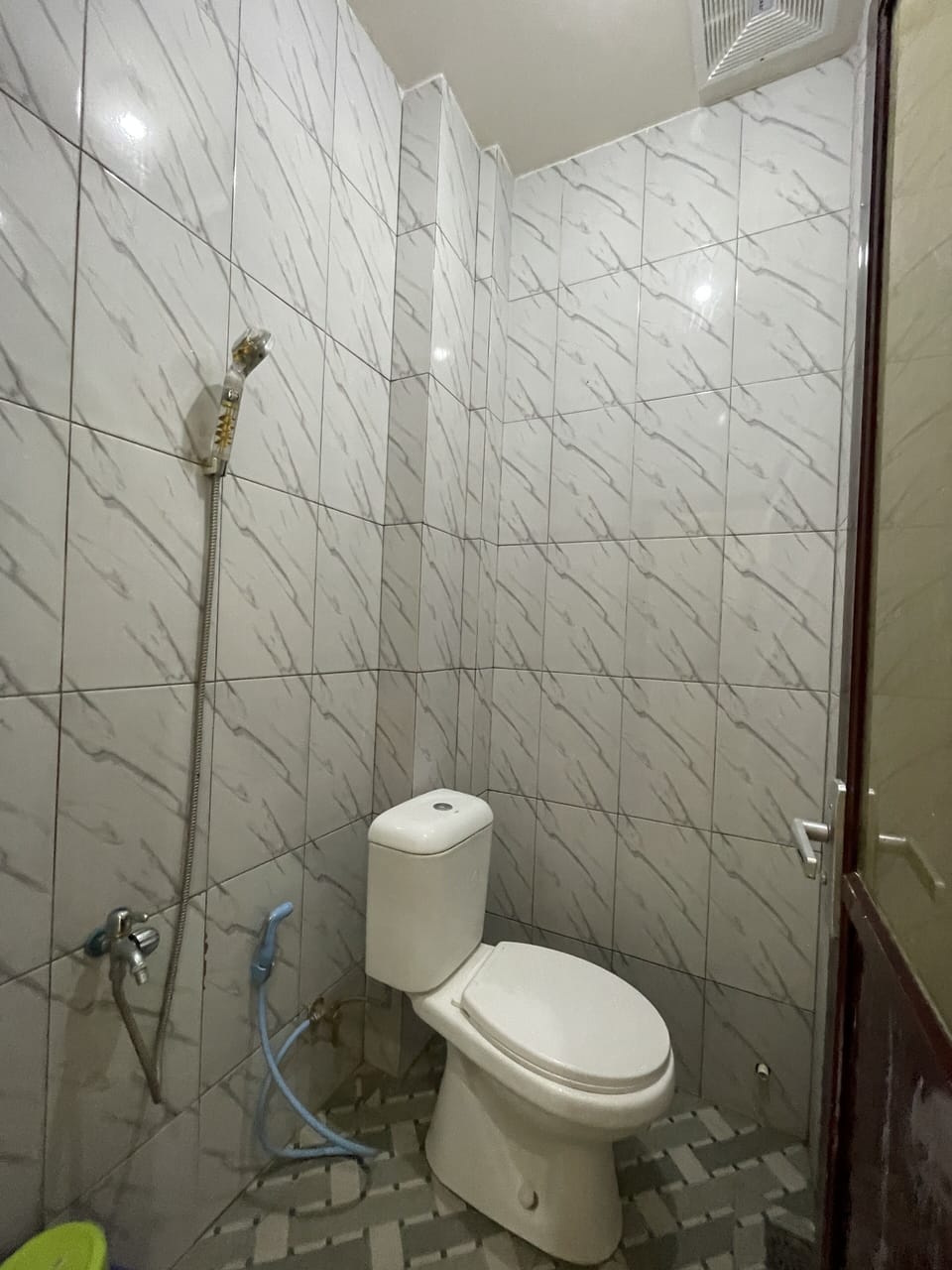 Standard Double Room | Bathroom | Shower, towels