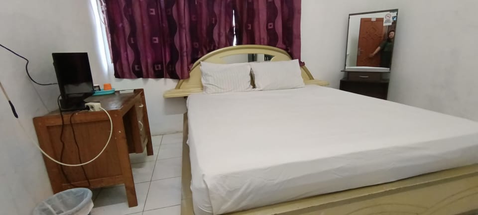 Standard Double Room | Laptop workspace, WiFi (free), bed sheets