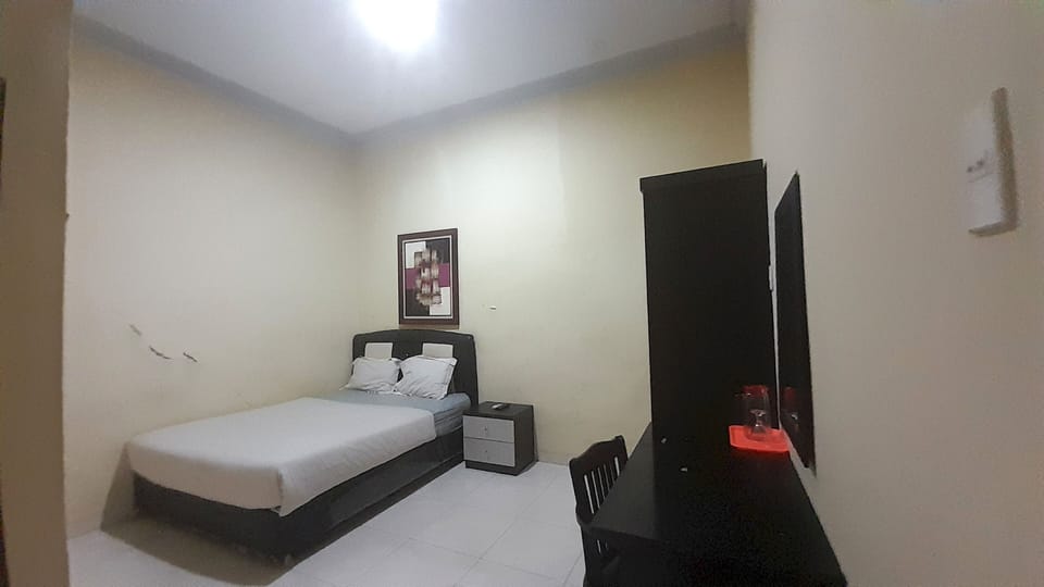 Standard Double Room | Desk, laptop workspace, WiFi (free), bed sheets