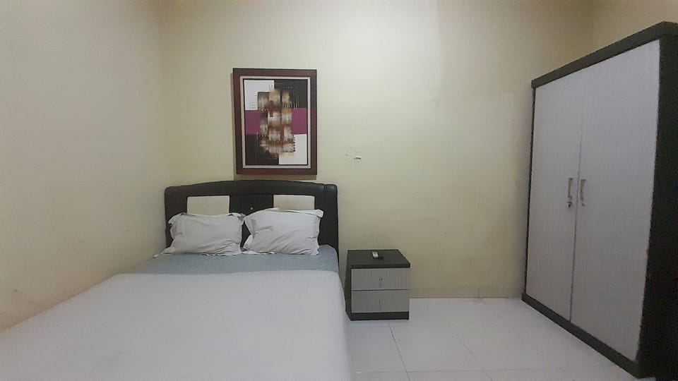 Standard Double Room | Desk, laptop workspace, WiFi (free), bed sheets