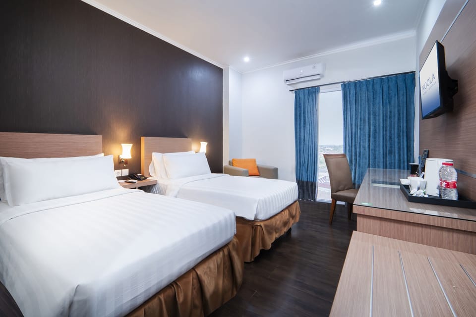 Deluxe Twin Room | Desk, free WiFi