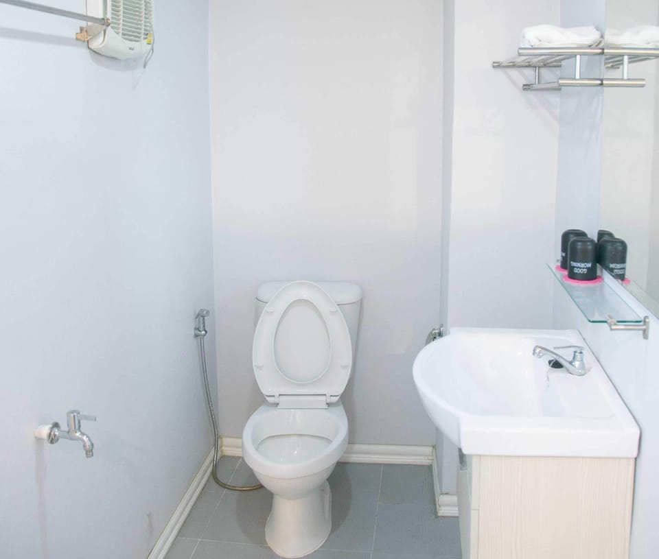 Family Studio Suite | Bathroom | Shower, hair dryer, towels, soap
