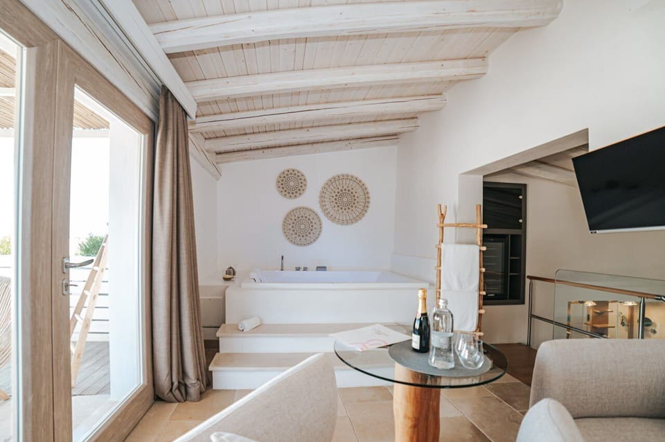 Suite Superior | Frette Italian sheets, premium bedding, memory foam beds, minibar