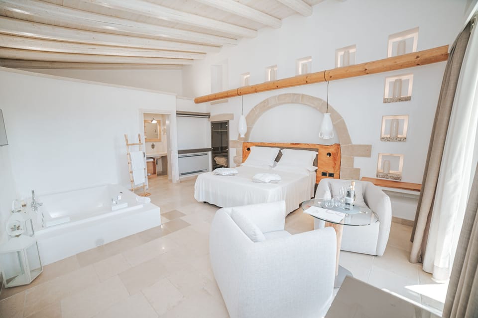 Suite Queen Con Vasca Idromassaggio | Frette Italian sheets, premium bedding, memory foam beds, minibar
