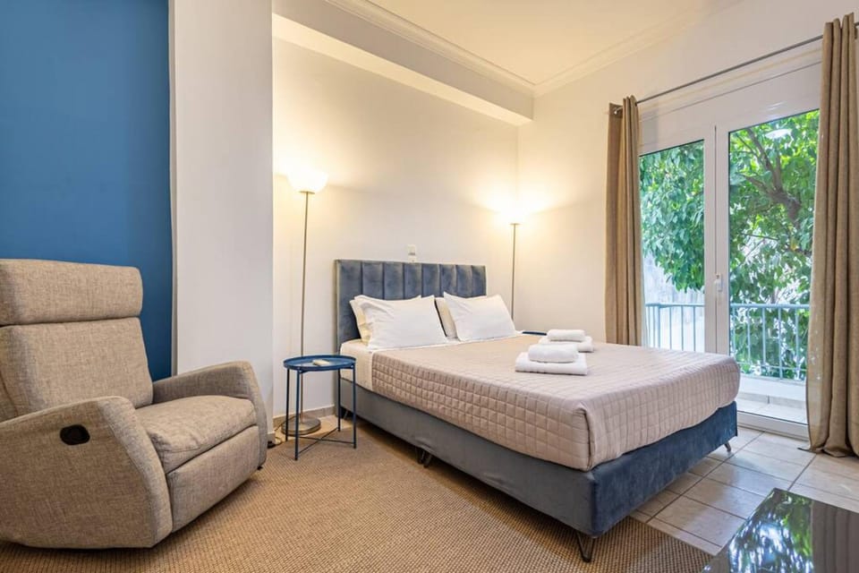 House | 2 bedrooms, desk