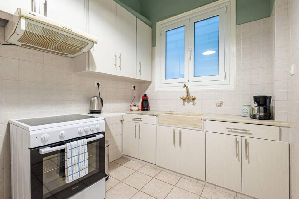 House | 2 bedrooms, desk