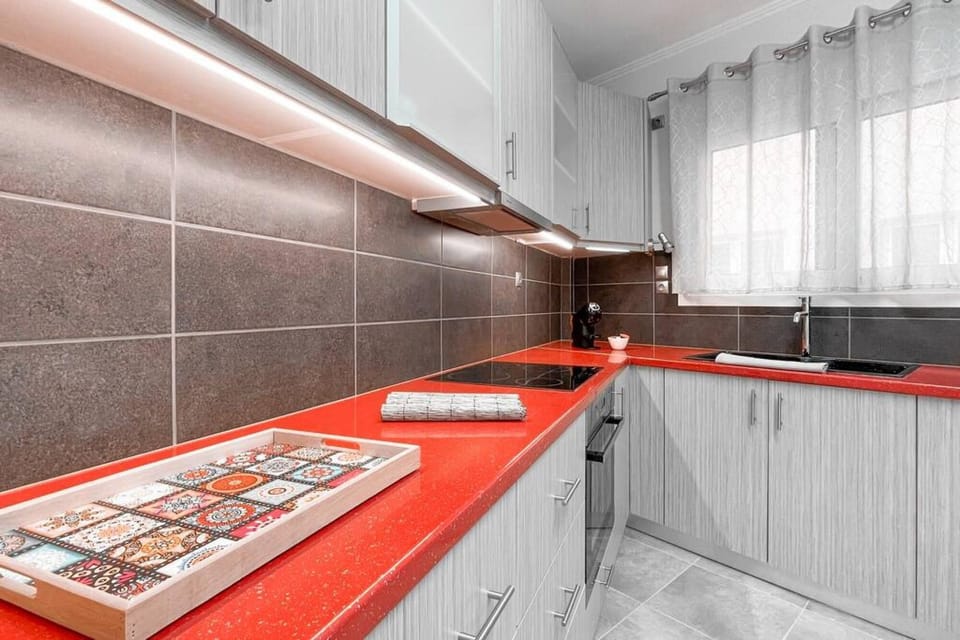 House | 2 bedrooms, desk