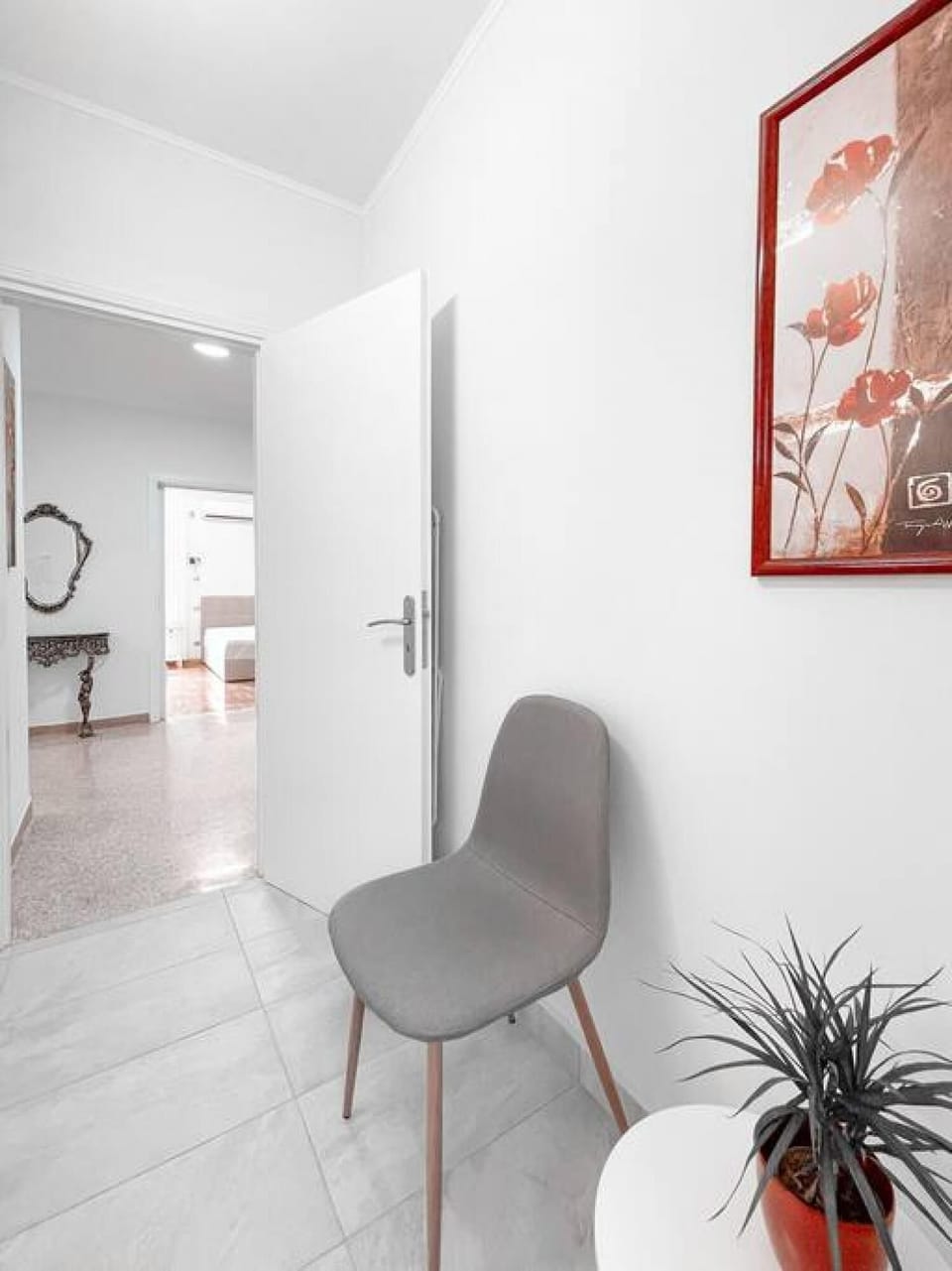 House | 2 bedrooms, desk