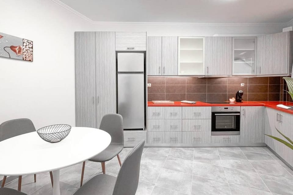 House | 2 bedrooms, desk