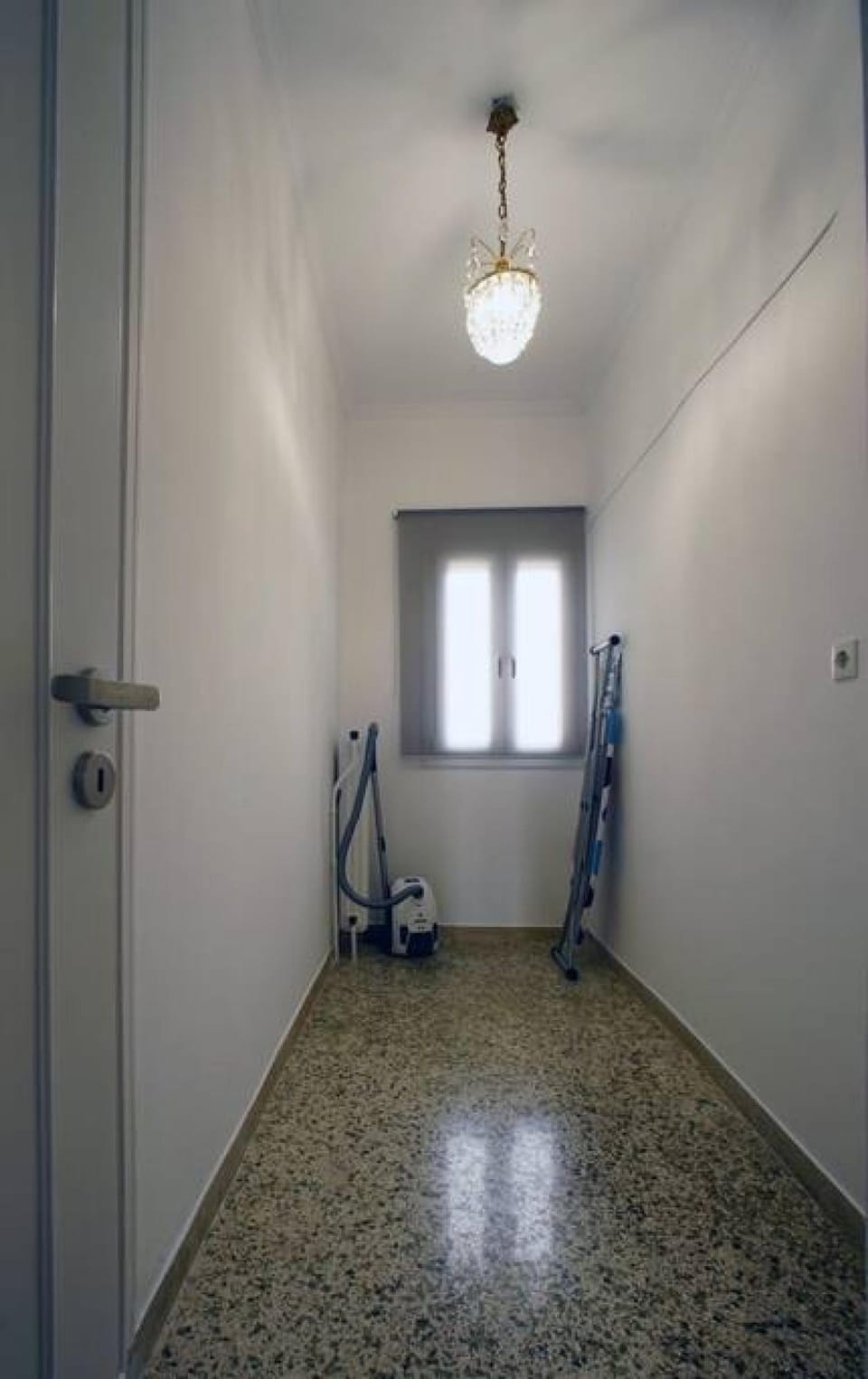 House | 2 bedrooms, desk