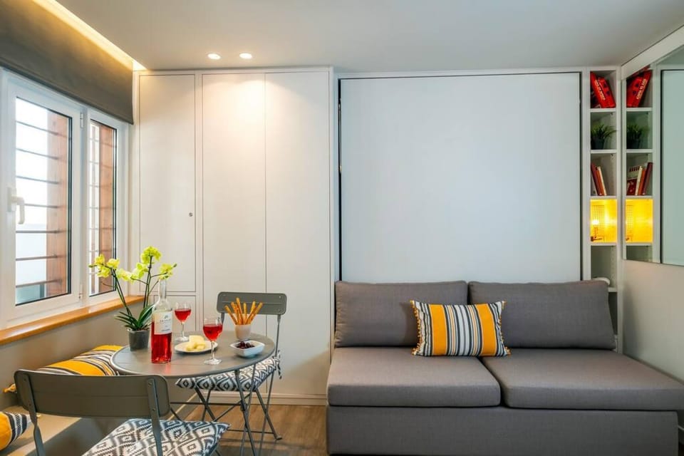 House | 1 bedroom, desk