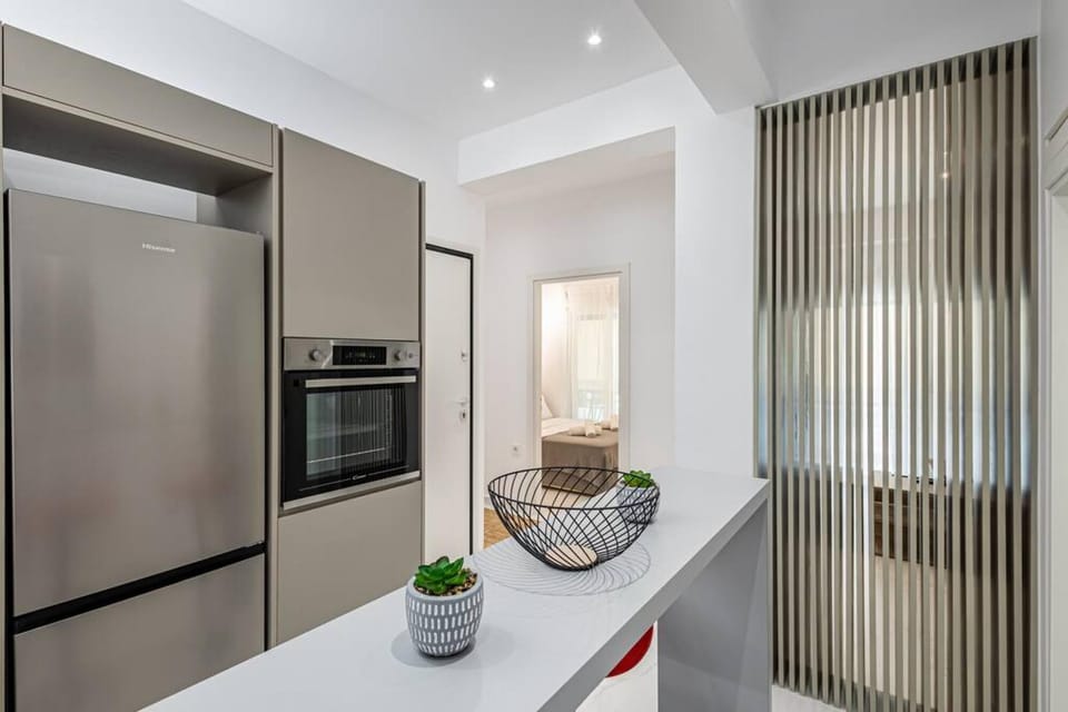 House | 2 bedrooms, desk