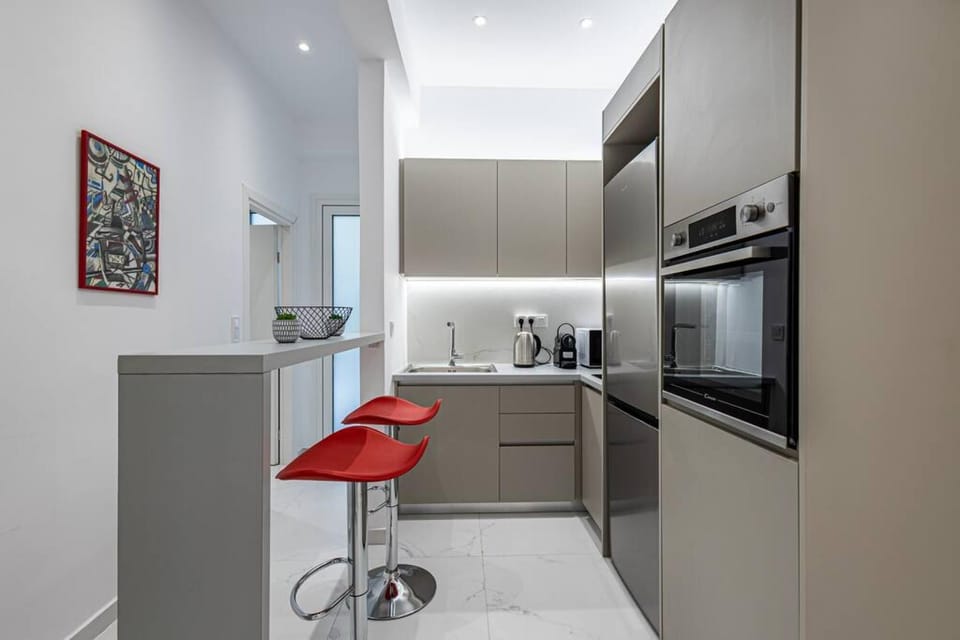 House | 2 bedrooms, desk