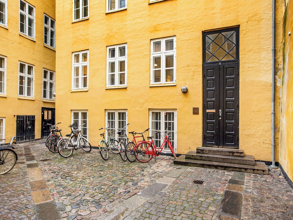 Apartment, 2 Bedrooms | Front of property