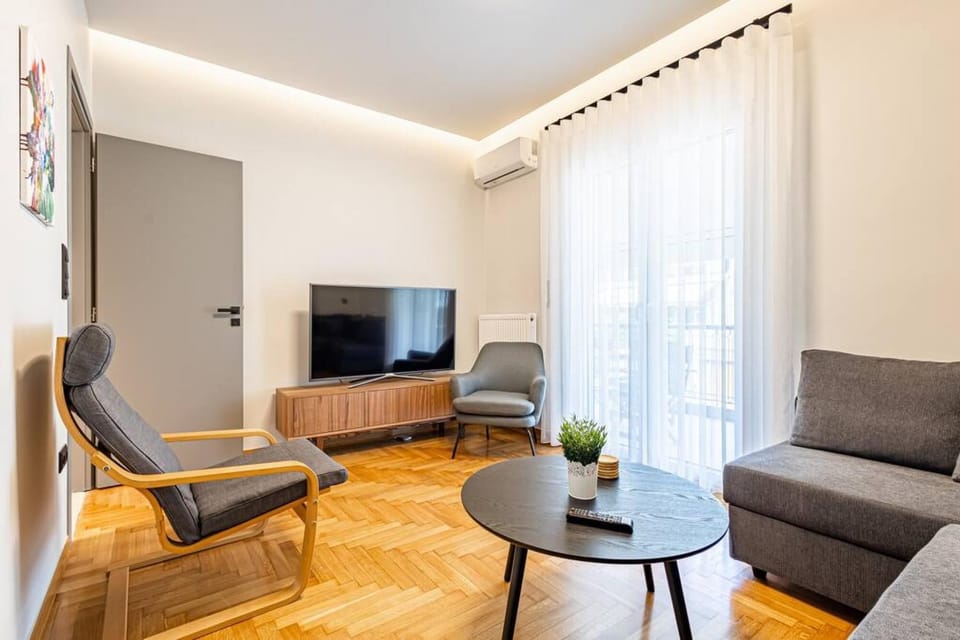 House | 1 bedroom, desk