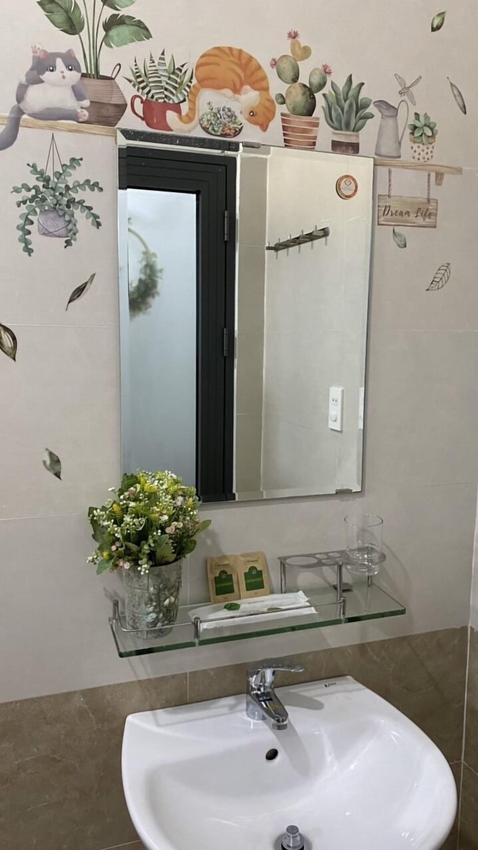 Standard Double Room | Bathroom | Combined shower/tub, rainfall showerhead, designer toiletries