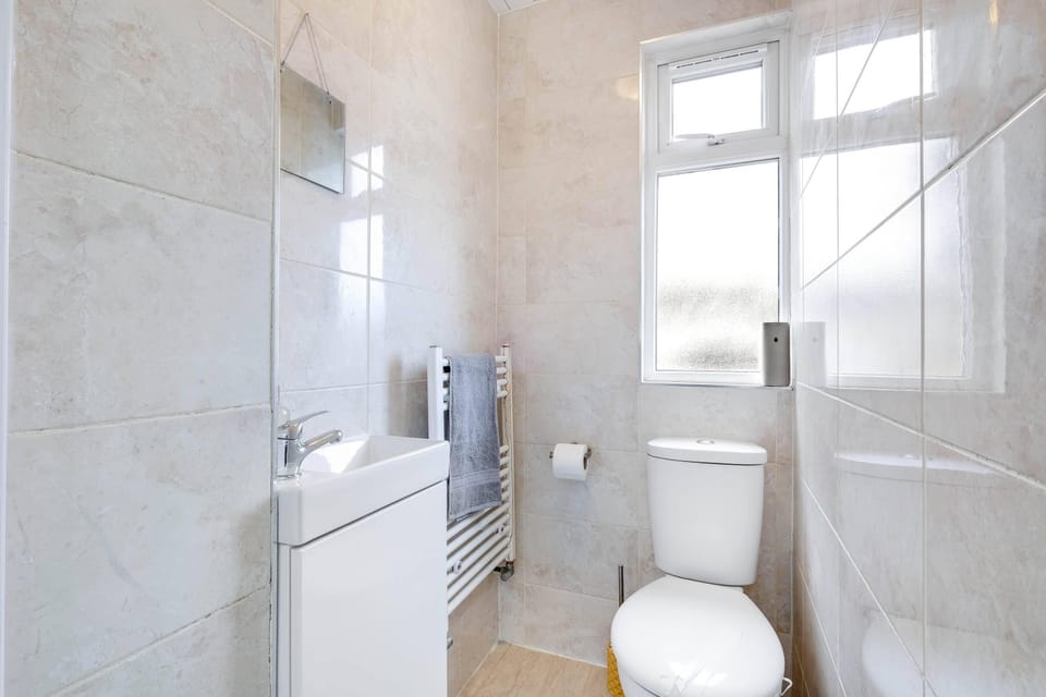 3 Bedroom House with Parking in Windsor House in Windsor