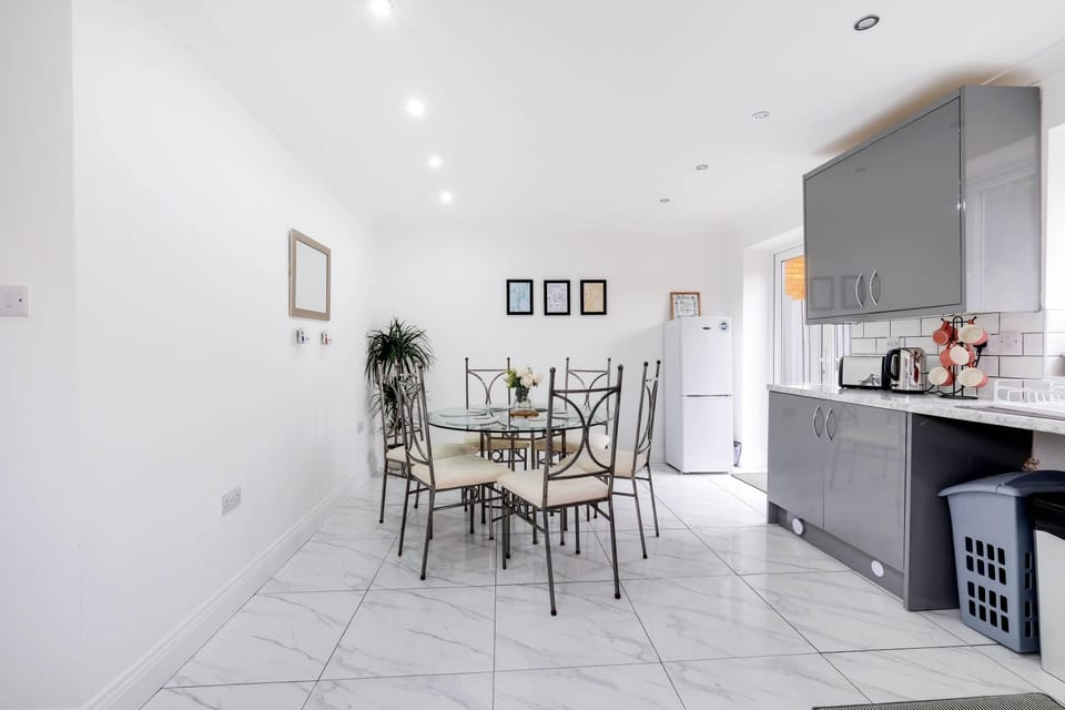 House | In-room dining