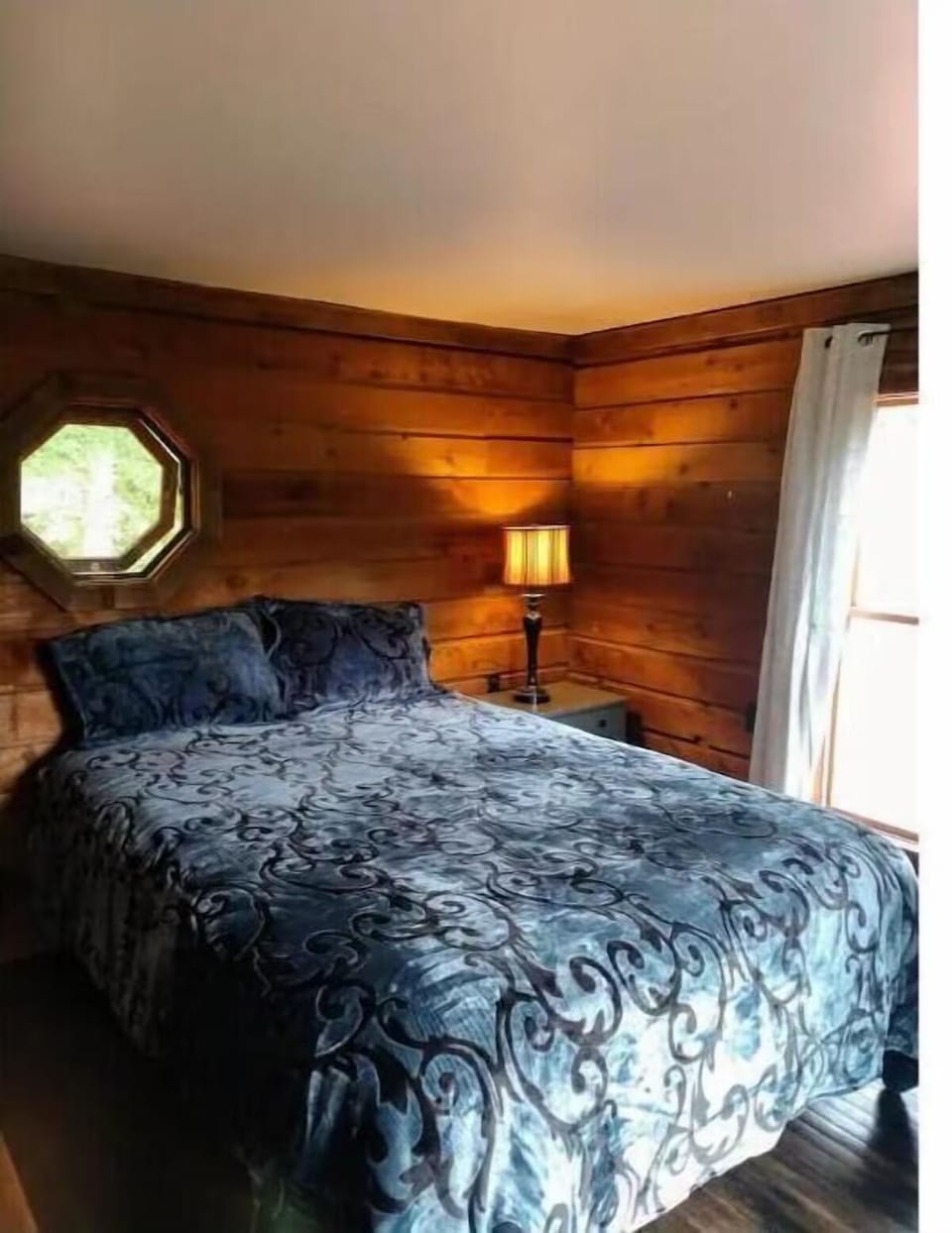Bedroom 2 (loft)