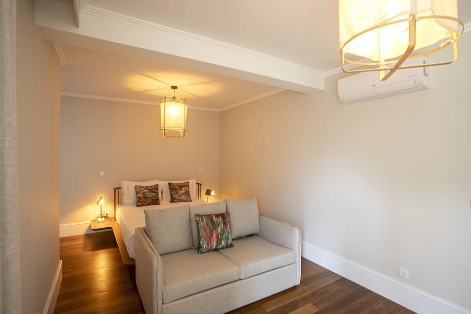 Standard Room | Egyptian cotton sheets, premium bedding, memory foam beds, minibar