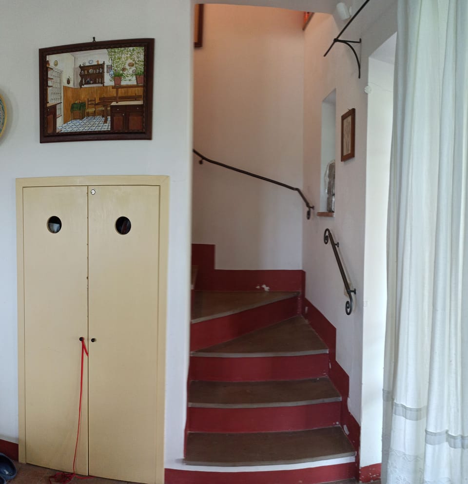 Handrails in stairways