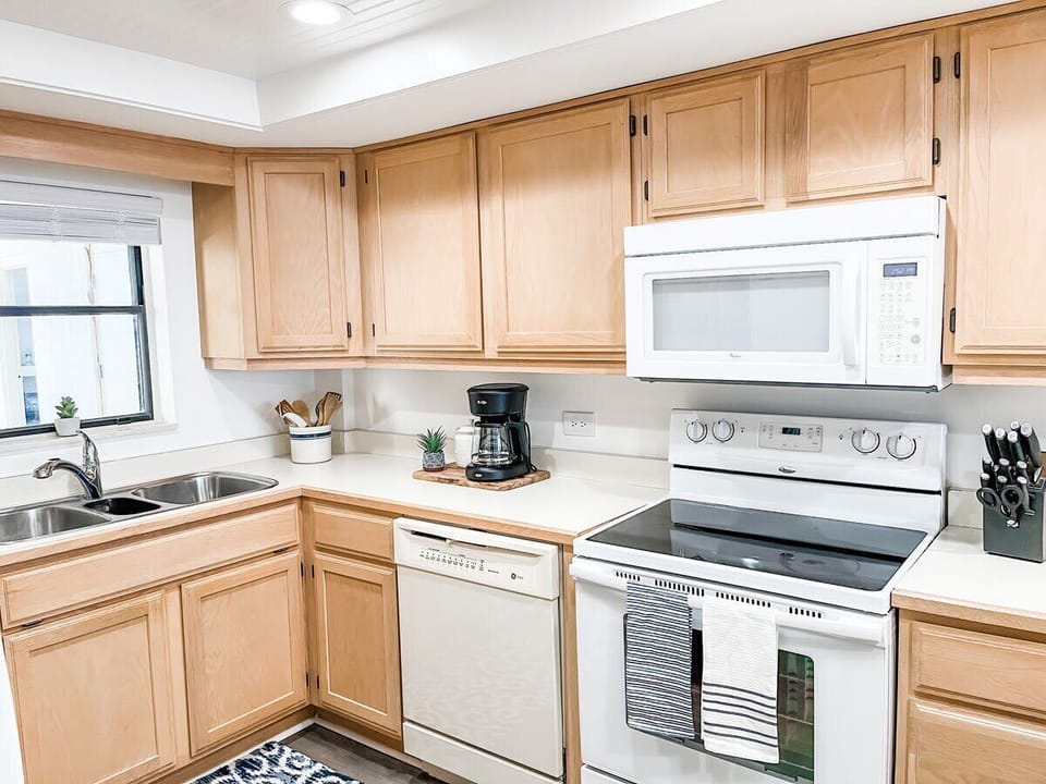 Our fully equipped kitchen has got you covered during your vacation. Pots, pans, appliances, and small appliances are all provided, making meal preparation for your family hassle-free. Enjoy the convenience of a home-cooked meal away from home!