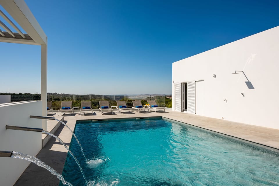 Pool fountain