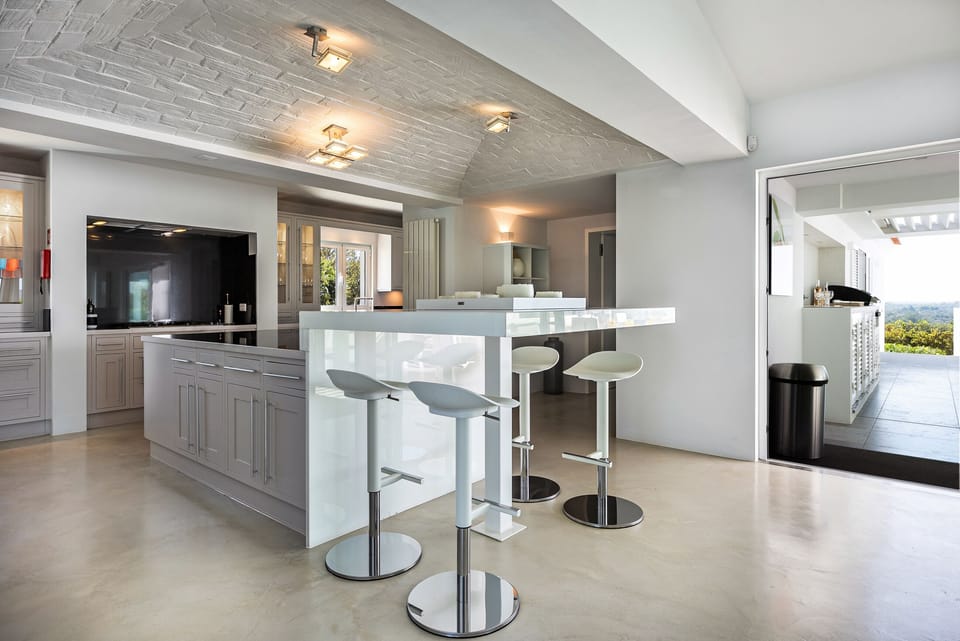 Kitchen, bar (1)