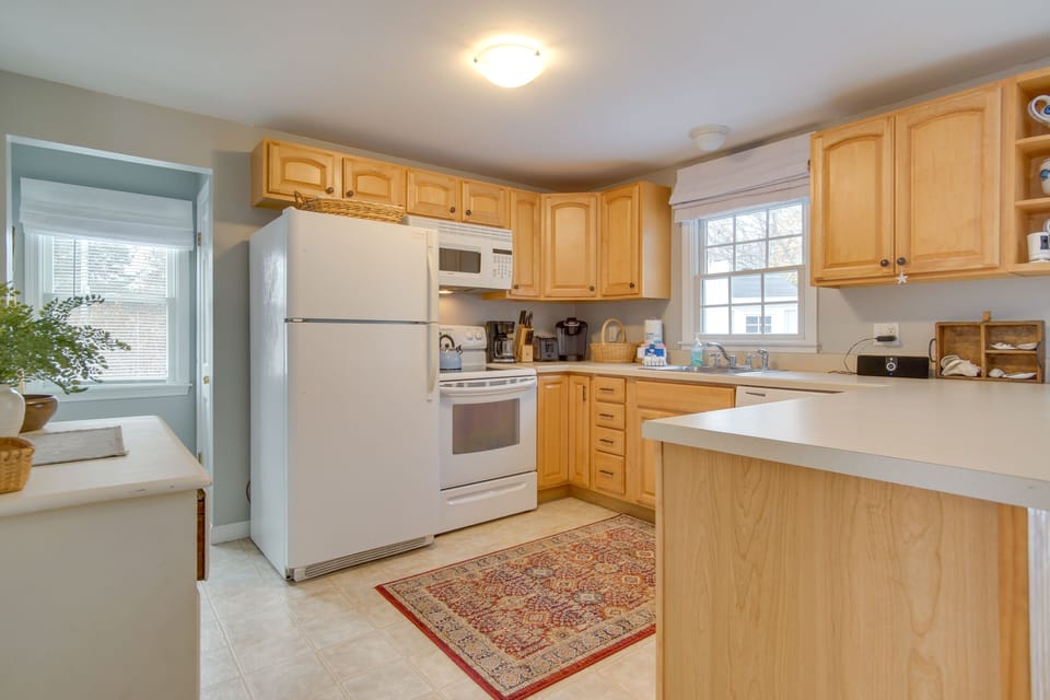 Kitchen | Keurig & Drip Coffee Makers | Toaster | Cooking Basics | Main Floor
