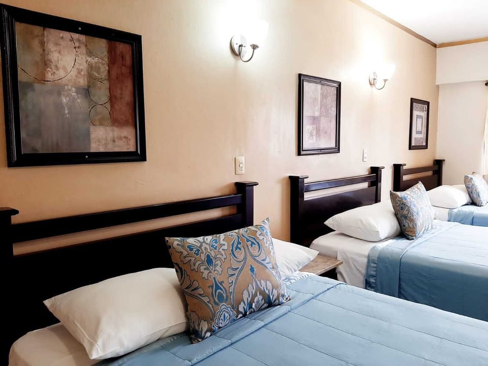 Triple Room | Frette Italian sheets, hypo-allergenic bedding available