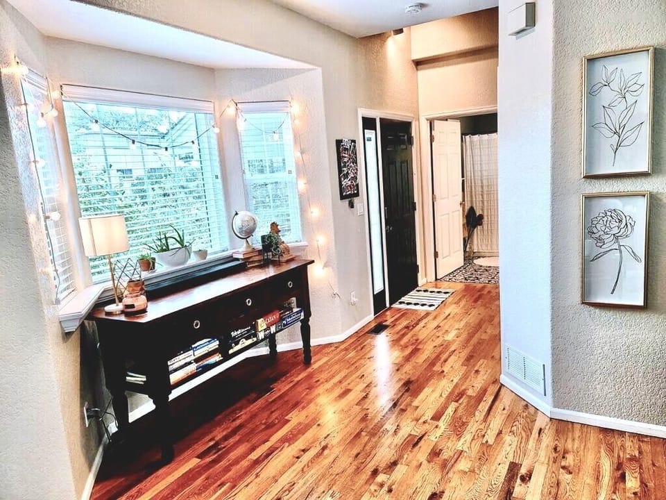 Happy entryway with boardgames and books