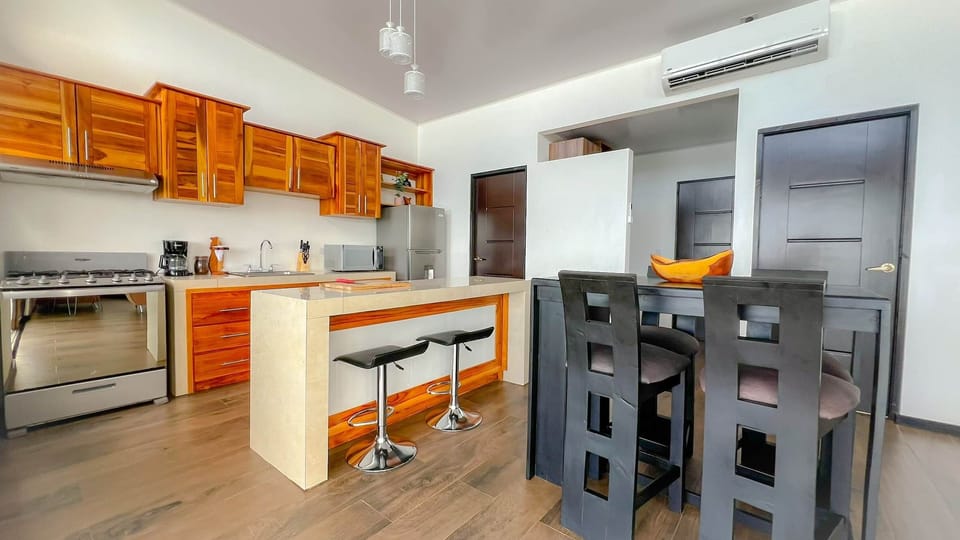 KITCHEN - DINNING ROOM