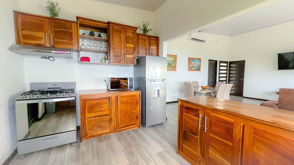 KITCHEN DINNING AREA