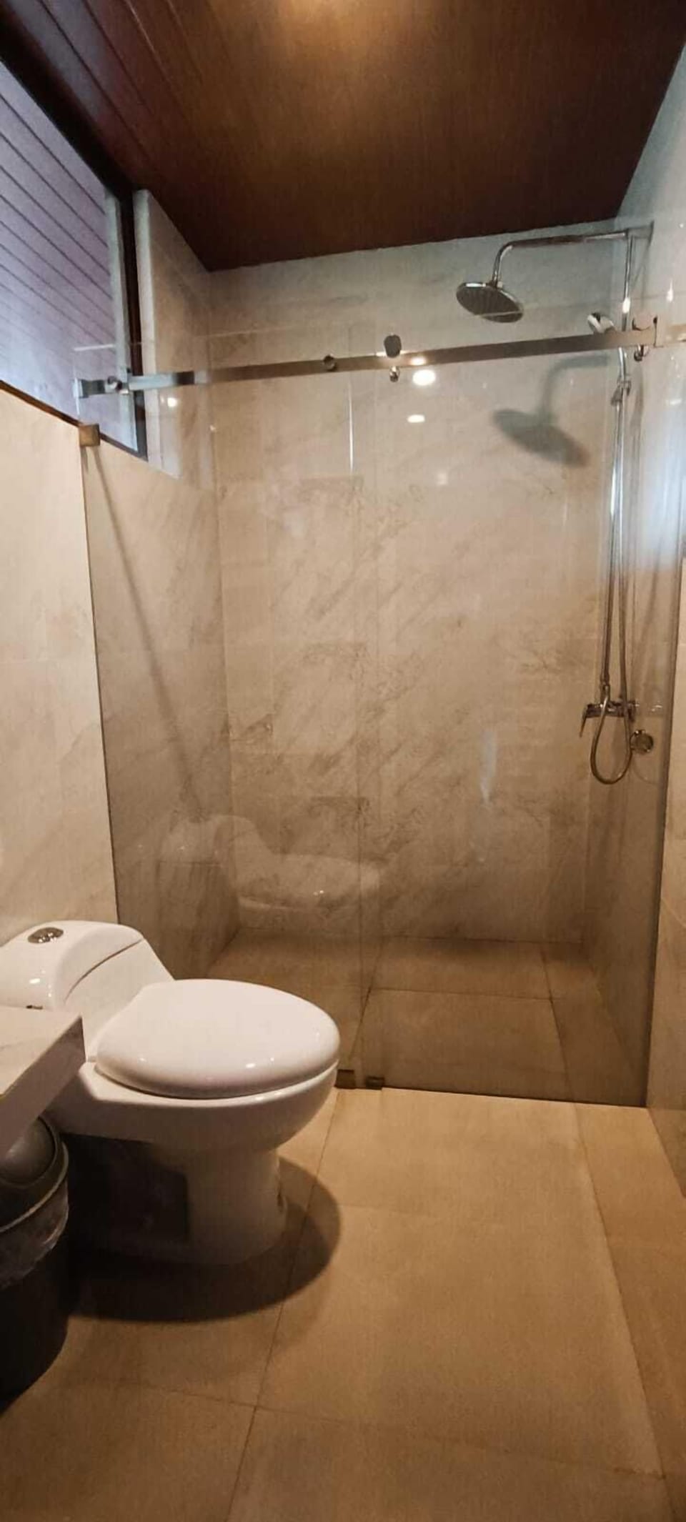 Romantic Suite | Bathroom | Free toiletries