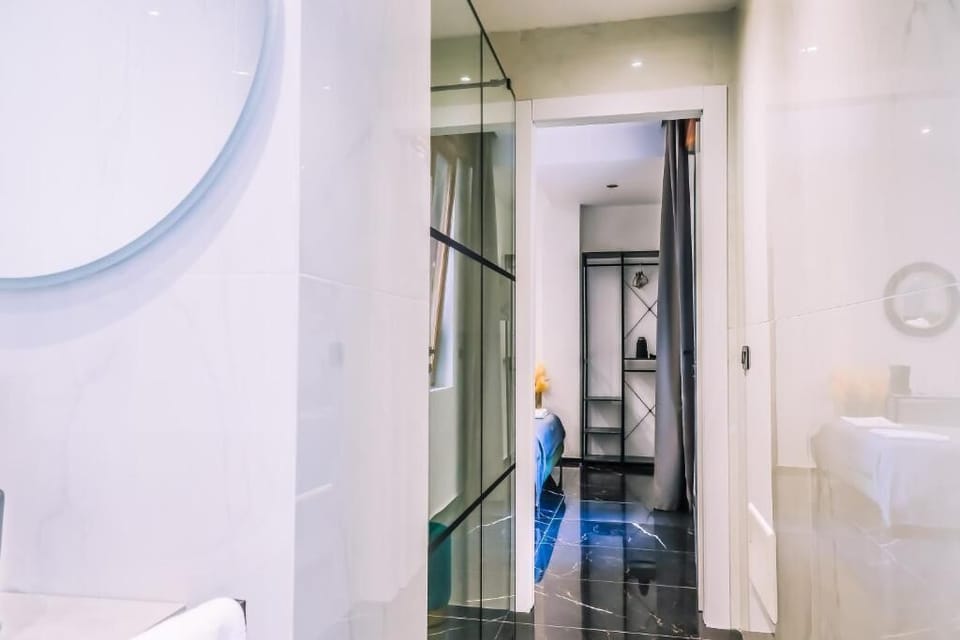 Shower, hair dryer, bathrobes, slippers