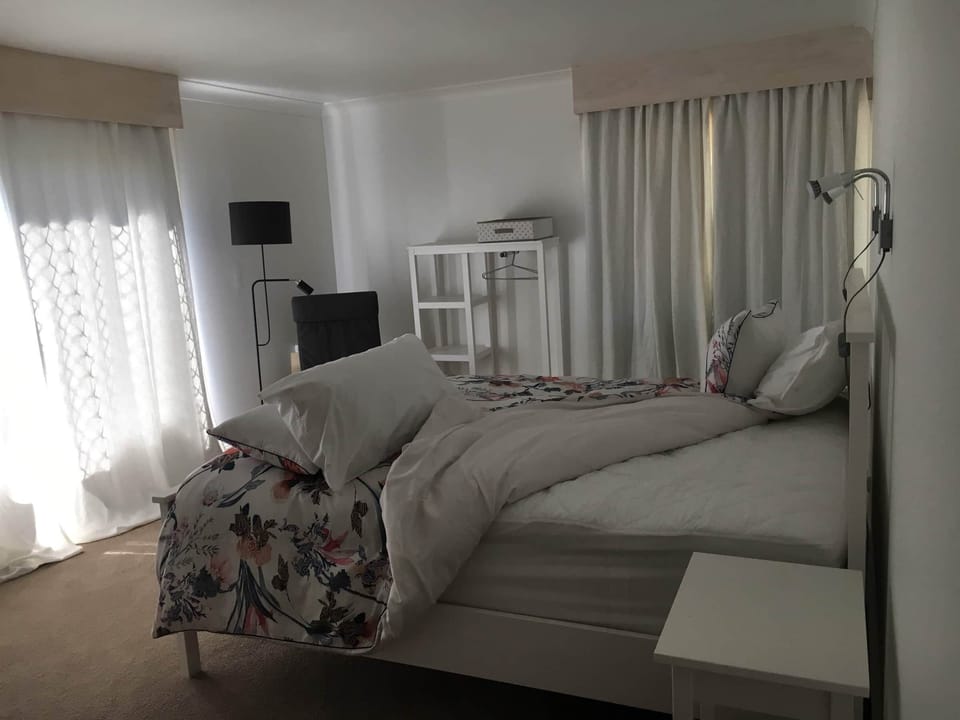 Queen Bedroom (1)