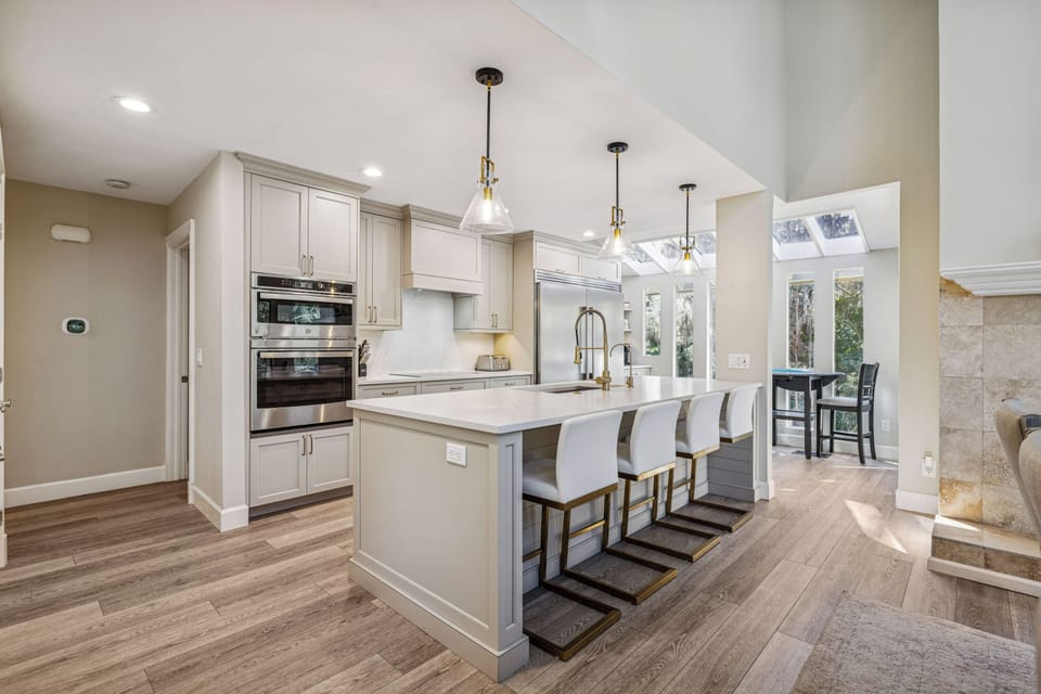Dining table seating for 10 + breakfast nook for 2 & island seating for 4